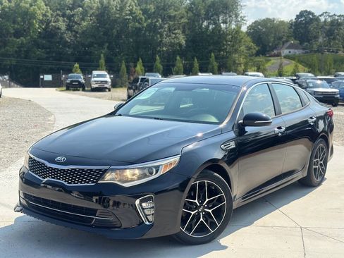 Used 2018 Kia Optima S FWD image 2