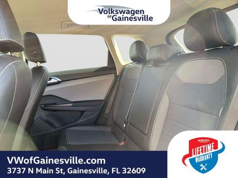Used 2024 Volkswagen Taos SE FWD image 13