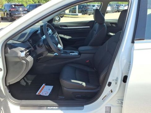 New 2026 Nissan Altima 2.5 SR FWD image 6