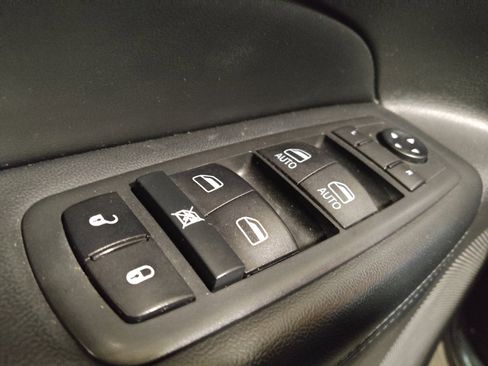 Used 2020 Jeep Grand Cherokee Limited RWD image 27