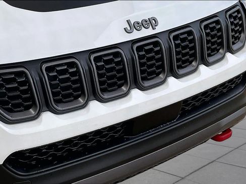 Used 2025 Jeep Compass Trailhawk AWD/4WD image 27