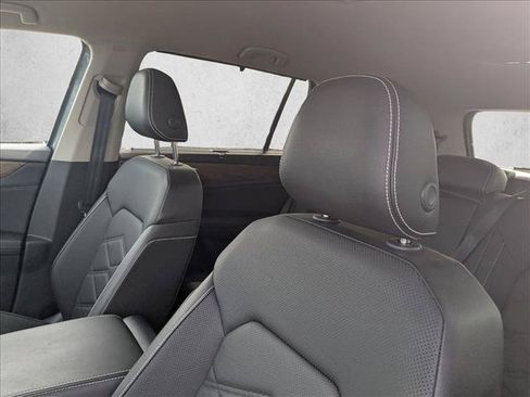 Used 2025 Volkswagen Atlas SE FWD image 14
