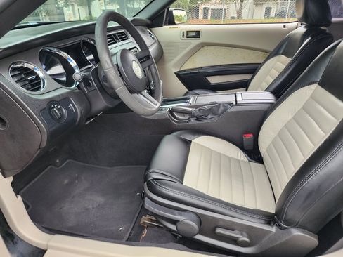 Used 2010 Ford Mustang Convertible RWD image 16