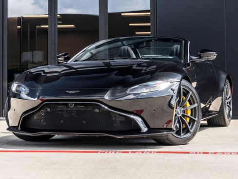 Used 2022 Aston Martin V8 Vantage Roadster RWD image 1