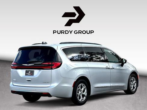 Used 2023 Chrysler Pacifica Limited image 8