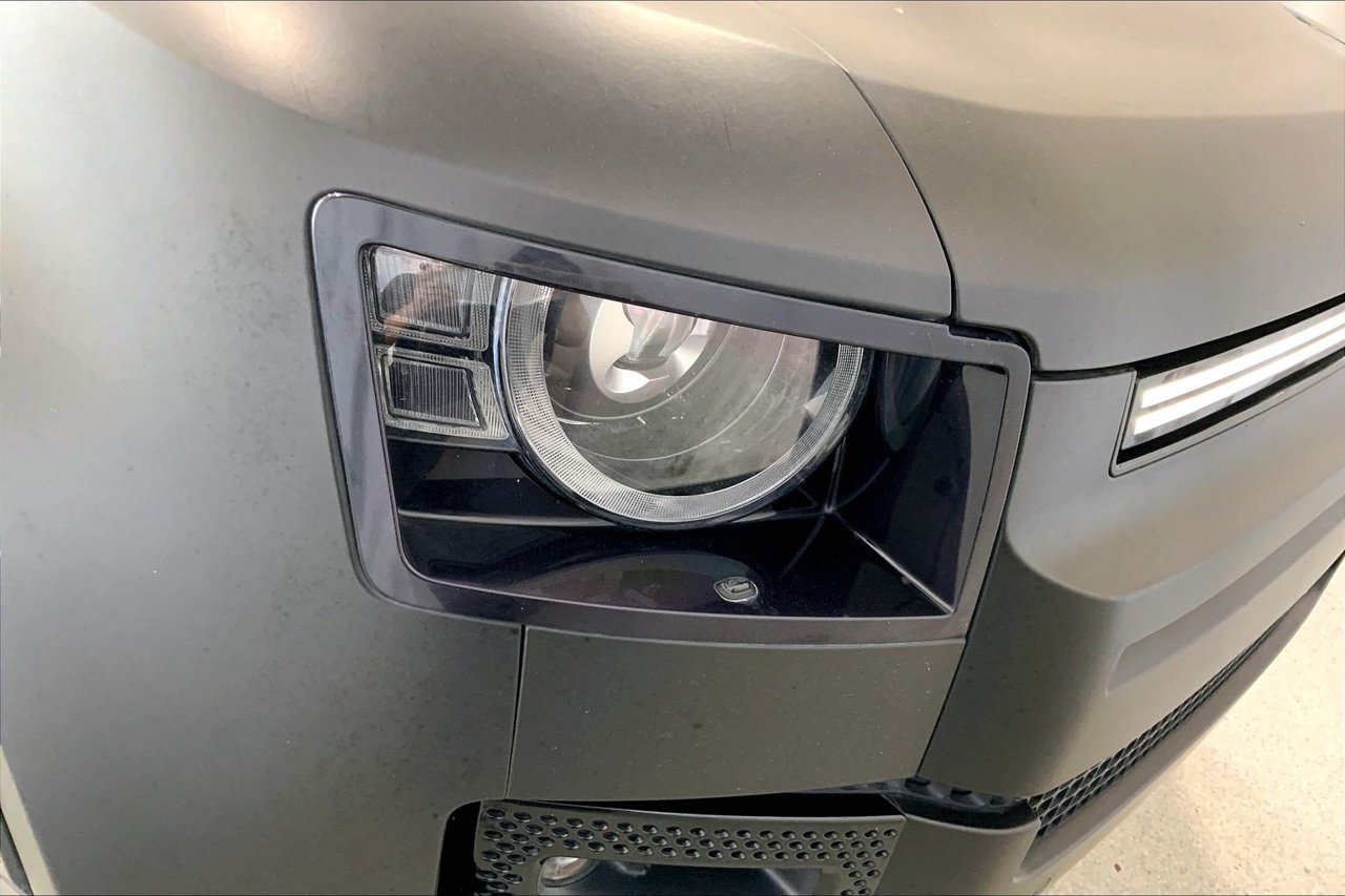 Used 2023 Land Rover Defender 130 X-Dynamic SE AWD/4WD image 12