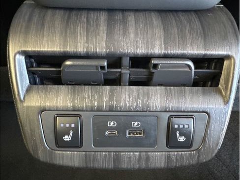Used 2023 Nissan Ariya AWD image 16
