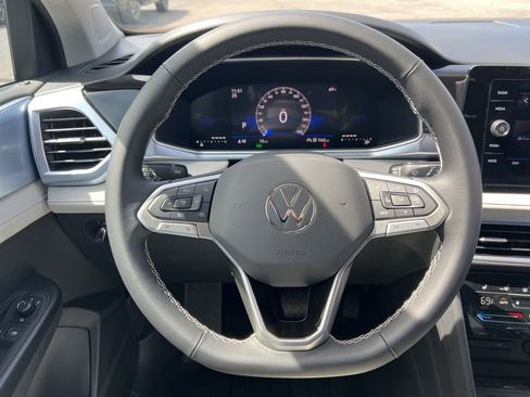 New 2026 Volkswagen Taos SE FWD image 15