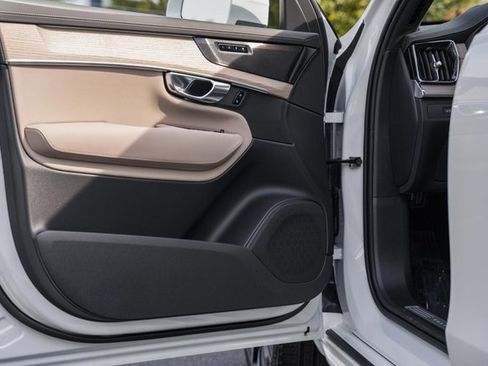 New 2026 Volvo XC90 B6 Ultra w/ Protection Package Premier image 34