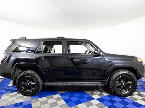 Used 2021 Toyota 4Runner SR5 AWD/4WD image 4