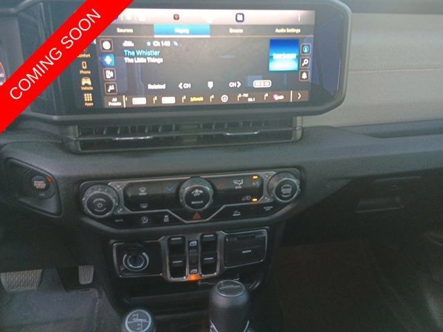 Certified 2024 Jeep Gladiator Sport AWD/4WD image 10