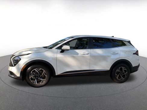 Used 2025 Kia Sportage LX image 4