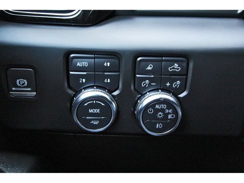 Used 2024 GMC Sierra 2500 AT4 w/ AT4 Preferred Package AWD/4WD image 18