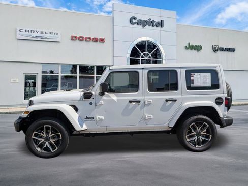 Used 2024 Jeep Wrangler Unlimited w/ Convenience Group AWD/4WD image 7