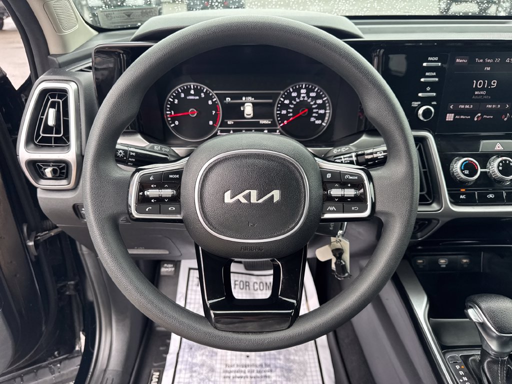 Used 2023 Kia Sorento LX AWD/4WD image 32