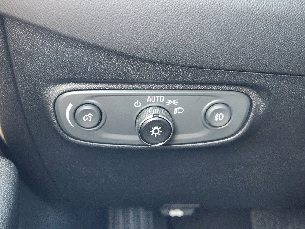 Used 2018 Chevrolet Equinox Premier FWD image 22