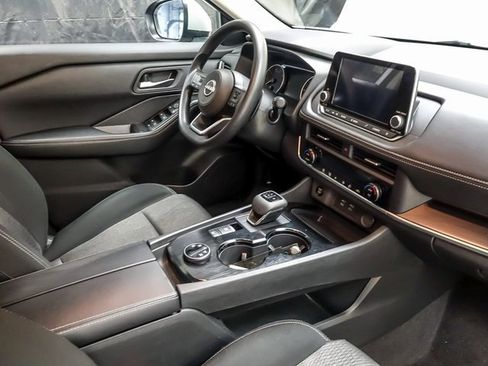 Used 2024 Nissan Rogue SV image 28