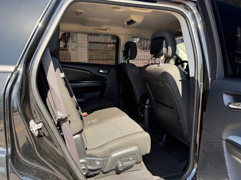 Used 2020 Dodge Journey SE w/ SE Popular Equipment Group FWD image 12