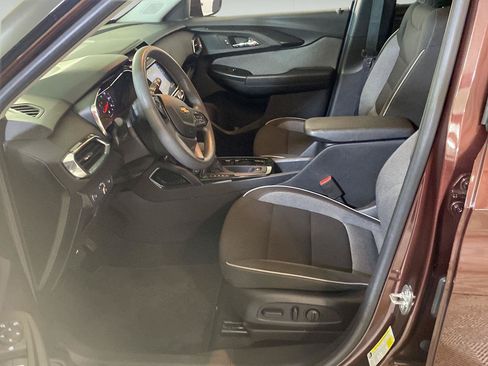 Used 2023 Chevrolet TrailBlazer LT w/ Convenience Package FWD image 12
