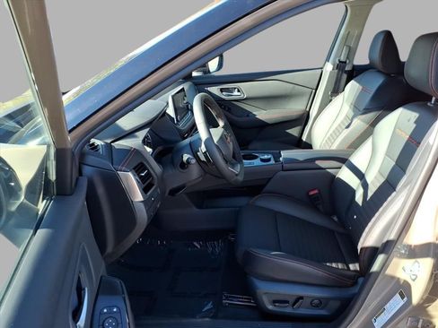 Certified 2025 Nissan Rogue SV image 16