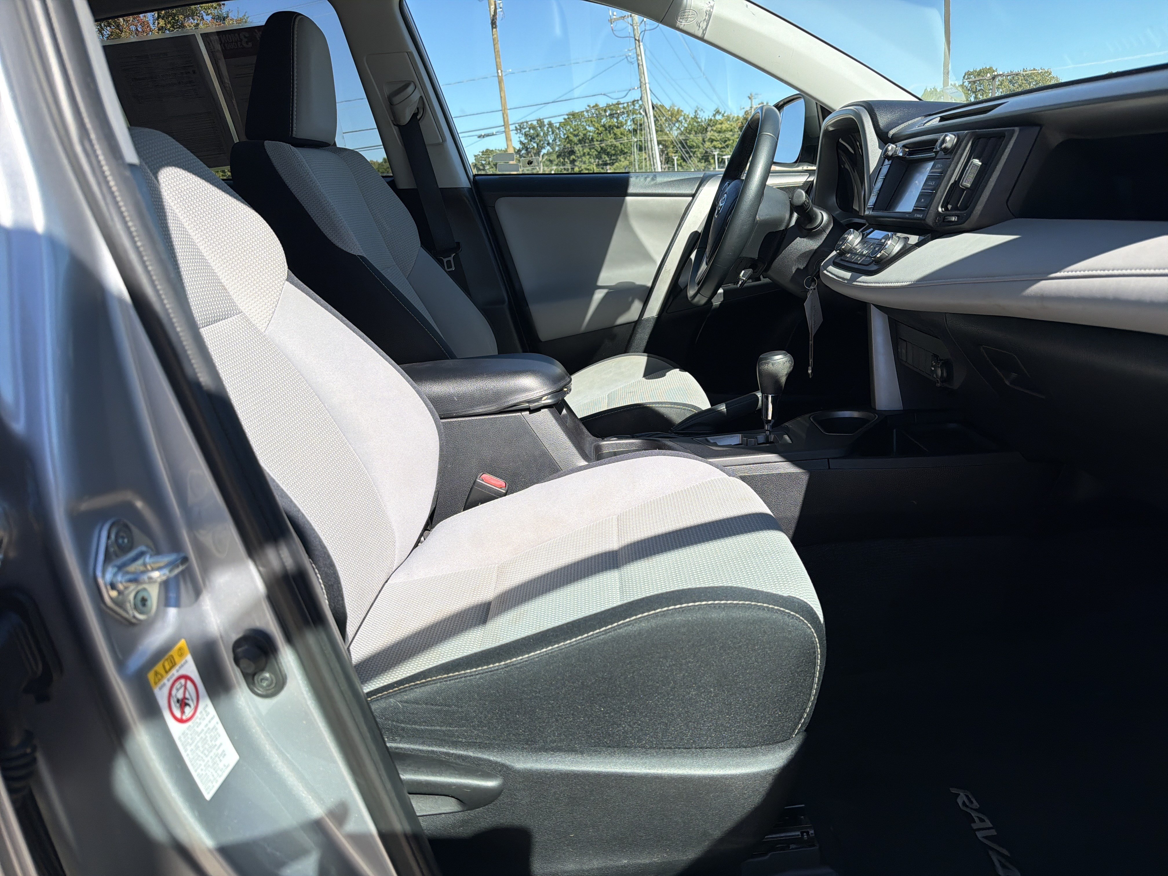 Used 2016 Toyota RAV4 XLE FWD image 32