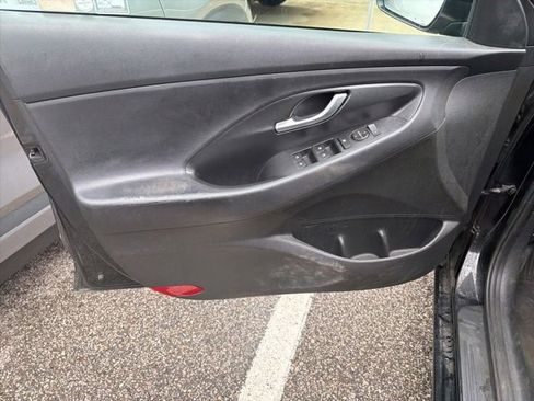 Used 2018 Hyundai Elantra GT FWD image 10