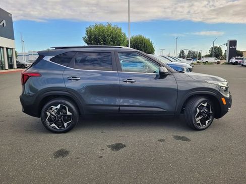 Used 2024 Kia Seltos EX FWD image 3