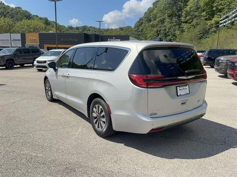 Used 2024 Chrysler Pacifica Limited FWD image 7