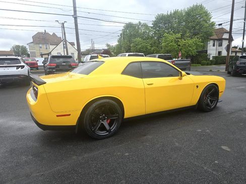 Used 2017 Dodge Challenger SRT Hellcat RWD image 5
