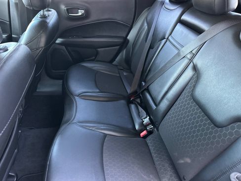 Used 2019 Jeep Compass Latitude FWD image 12