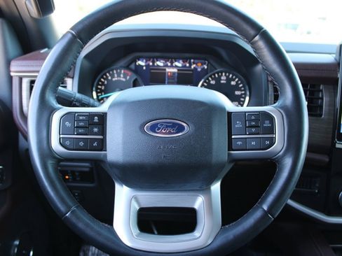 Used 2024 Ford Expedition Limited image 13