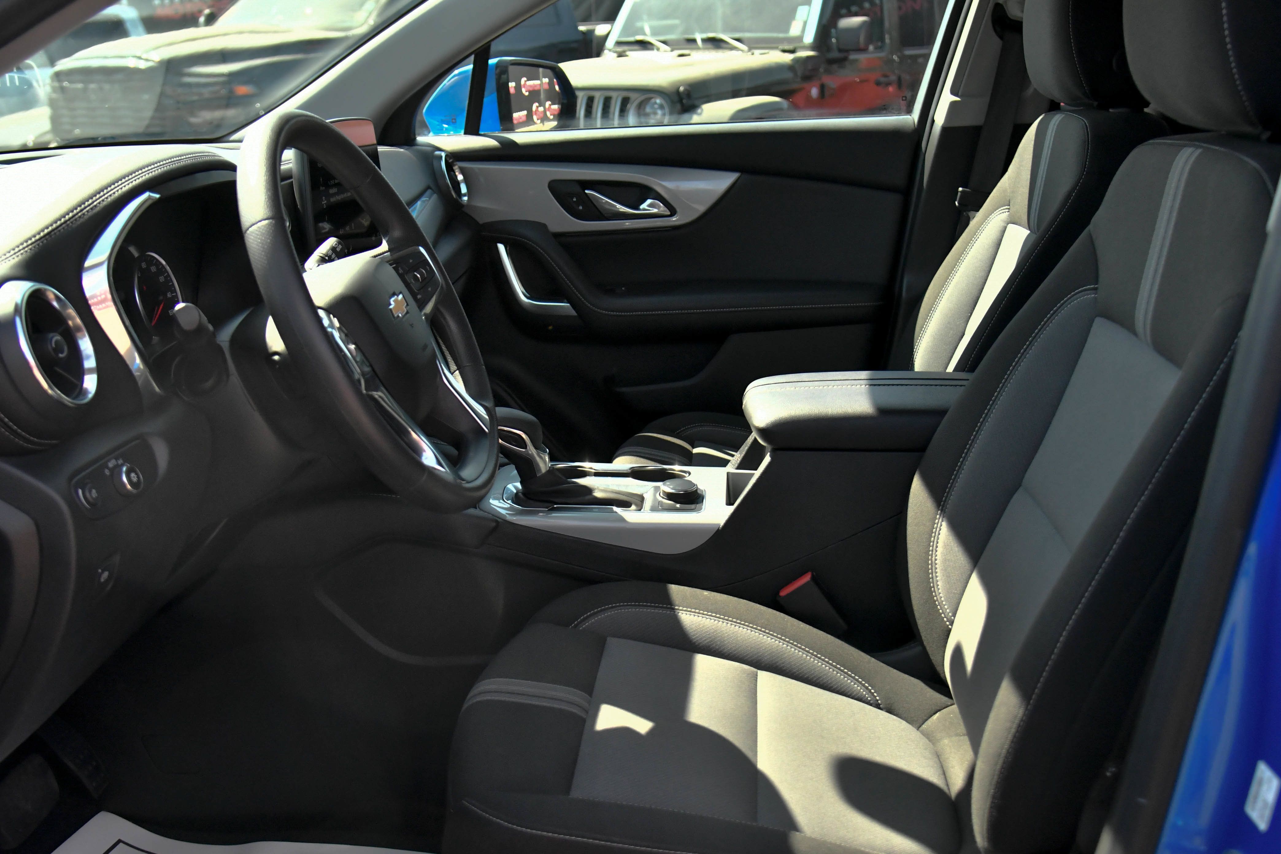 Used 2025 Chevrolet Blazer LT FWD image 17