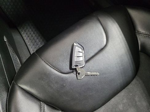 Used 2020 Jeep Cherokee Latitude Plus w/ Comfort/Convenience Group AWD/4WD image 32