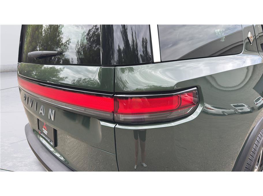 Used 2025 Rivian R1S Adventure Dual AWD/4WD image 35