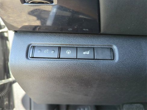 Certified 2023 Nissan Pathfinder SV w/ SV Premium Package image 37