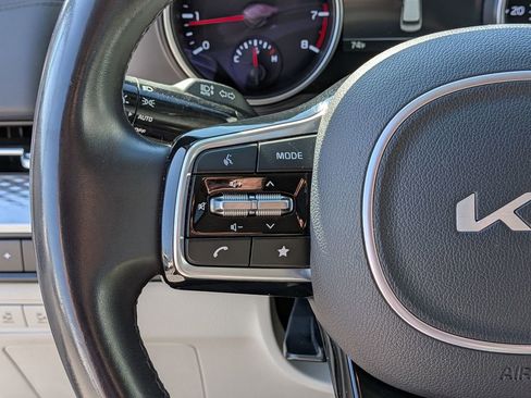 Used 2024 Kia Carnival LX image 19