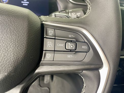 Certified 2025 Jeep Grand Cherokee Laredo image 20