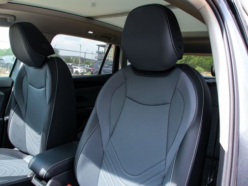 New 2026 Volkswagen Tiguan SE FWD image 11