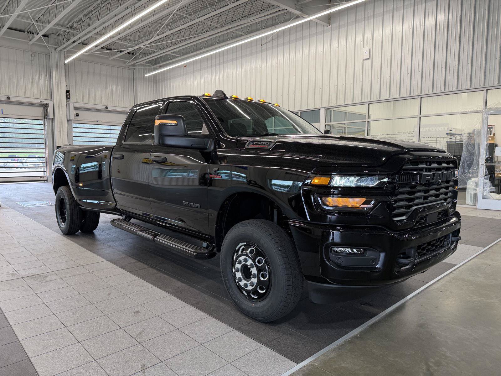 New 2027 RAM 3500 Big Horn AWD/4WD image 3