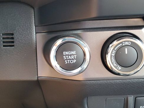 Certified 2023 Toyota Tacoma TRD Off-Road AWD/4WD image 30