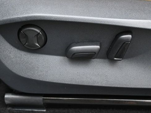 Used 2022 Volkswagen Tiguan SE image 10