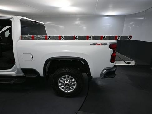 Used 2022 Chevrolet Silverado 2500 LT AWD/4WD image 40