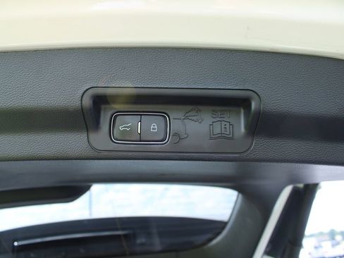Used 2023 Ford Explorer Limited w/ Hybrid Equipment Group 310A AWD/4WD image 16
