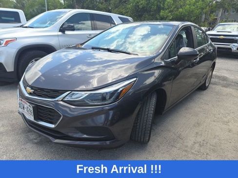 Used 2017 Chevrolet Cruze LT FWD image 1