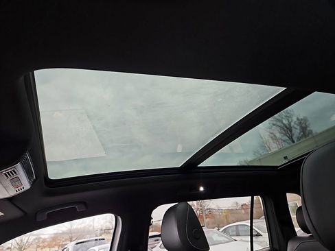 Certified 2022 Volkswagen Tiguan SE R-Line image 15