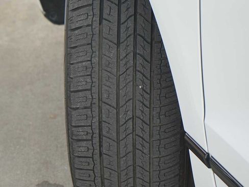Used 2023 Ford Edge SE w/ Black Appearance Package AWD/4WD image 29