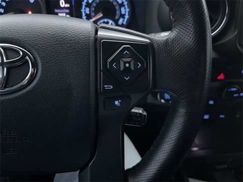 Used 2017 Toyota Tacoma TRD Sport image 26