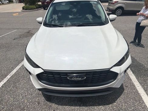 Used 2023 Ford Escape Platinum w/ Premium Technology Package AWD/4WD image 5