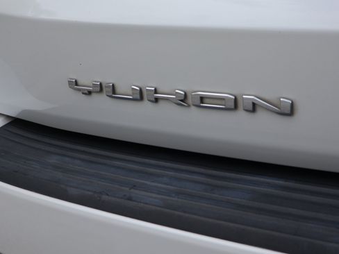 Used 2021 GMC Yukon Denali w/ Denali Premium Package RWD image 9