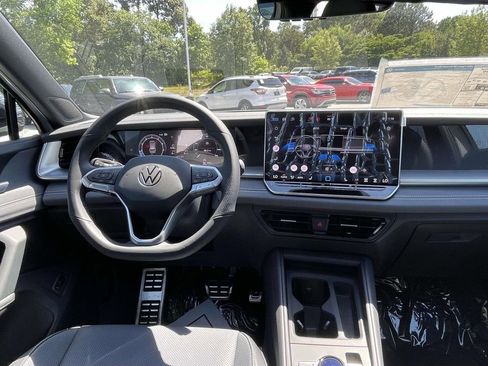 New 2026 Volkswagen Tiguan SE R-Line FWD image 13